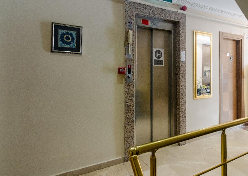 Zendy Suite Hotel - Lobi