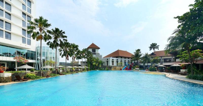 Hotel Santika Premiere Kota Harapan Indah - Havuz