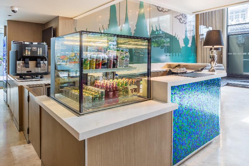 Holiday Inn Express Sukhumvit 11 - Bar