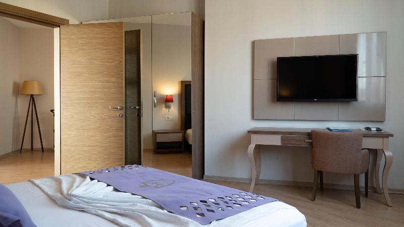 Ladies Beach Suite Hotel - Oda