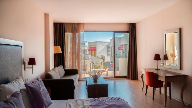 Ladies Beach Suite Hotel - Oda