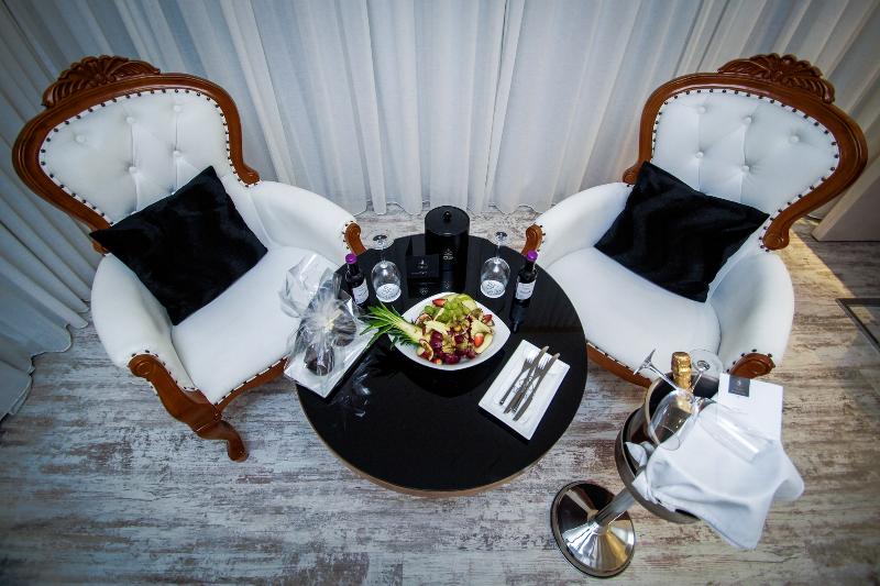 The Ciao Stelio Deluxe Hotel - Oda