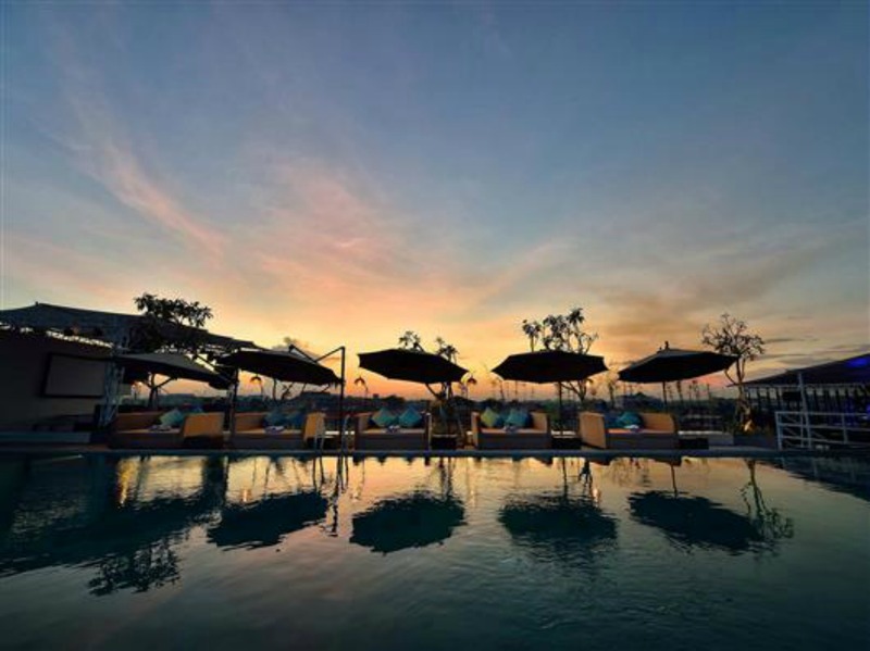 de Vins Sky Hotel Seminyak - Havuz