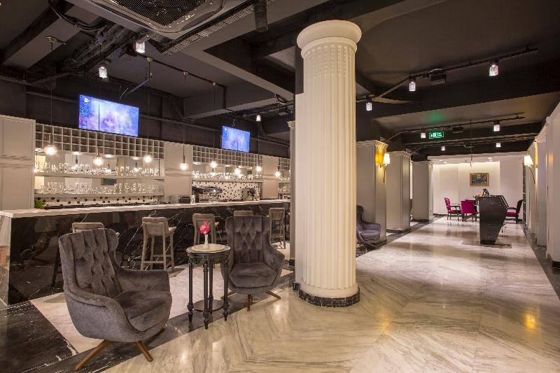White Monarch Hotel - Lobi