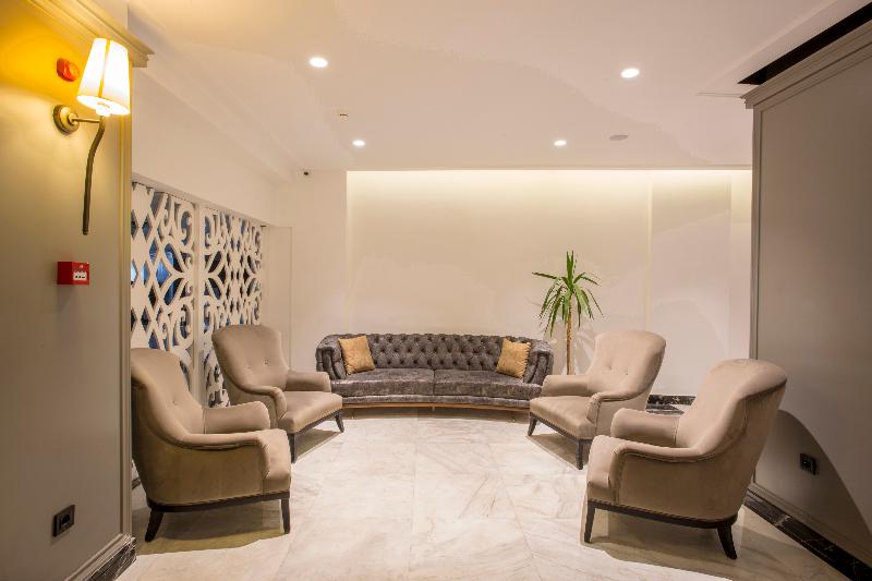 White Monarch Hotel - Lobi