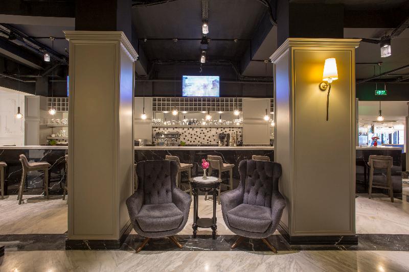 White Monarch Hotel - Lobi