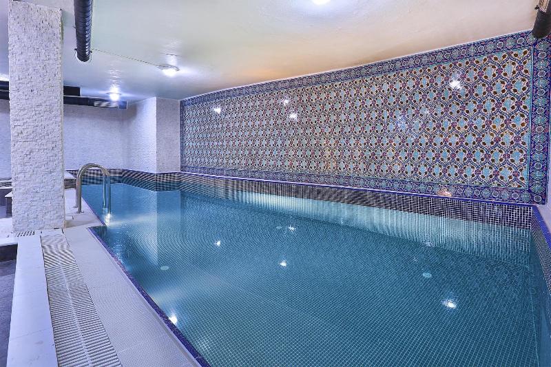 White Monarch Hotel - Havuz