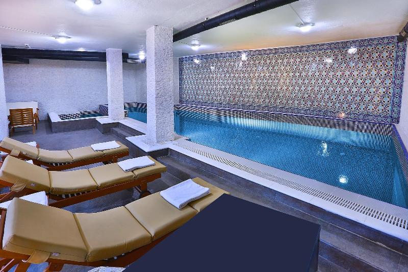 White Monarch Hotel - Havuz
