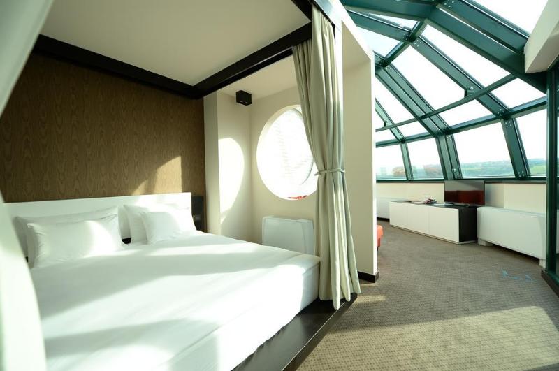 Hotel Hedonic - Genel