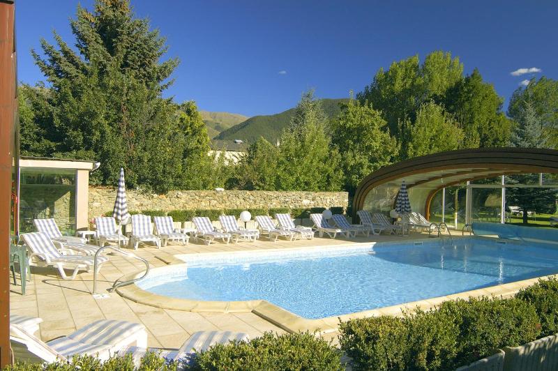 Logis Hotel Restaurant Chez Planes - Havuz