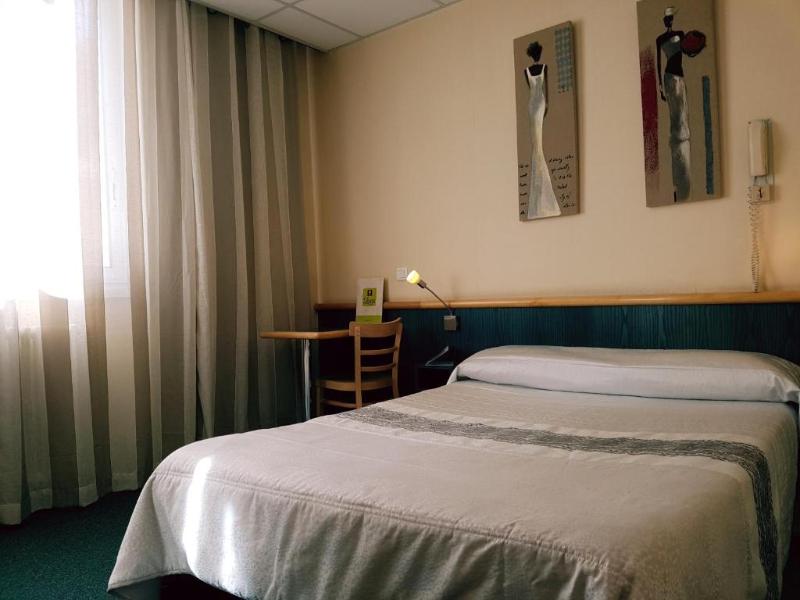 Hotel Du Midi - Oda