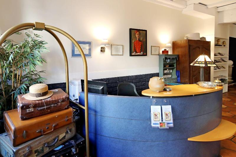 Hotel Les Pasteliers - Lobi
