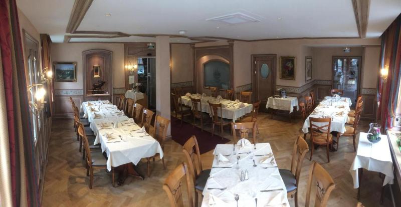 Logis Hotel Au Cerf D'Or - Restoran