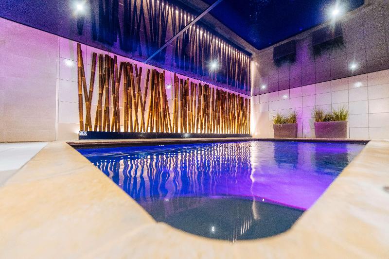 Best Western Au Cheval Blanc Mulhouse Nord - Havuz
