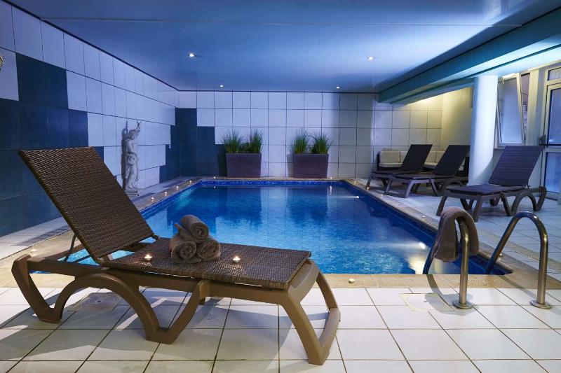 Best Western Au Cheval Blanc Mulhouse Nord - Havuz