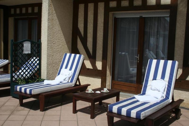 Logis Hotel Le Clos Deauville Saint-Gatien - Havuz