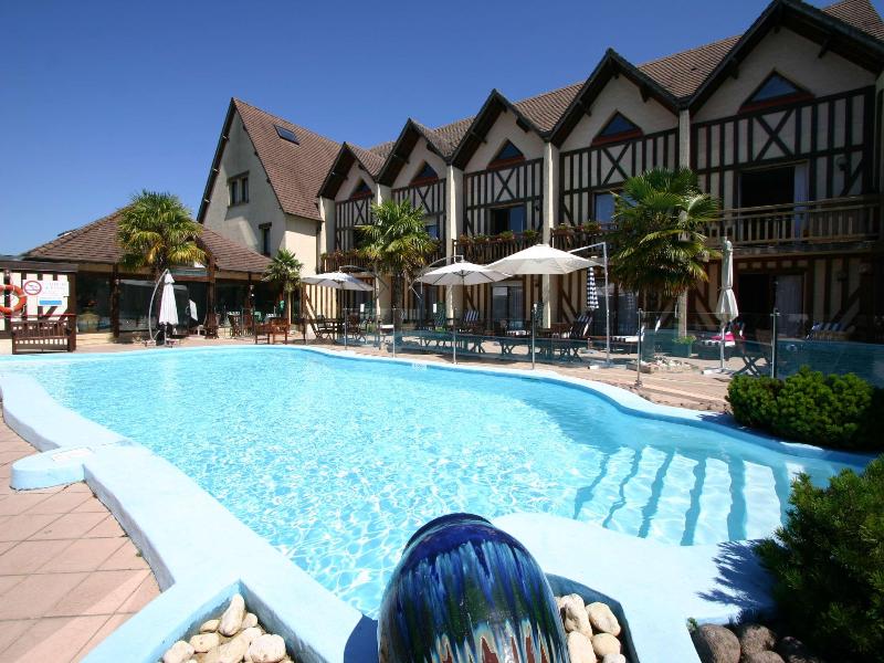 Logis Hotel Le Clos Deauville Saint-Gatien - Havuz