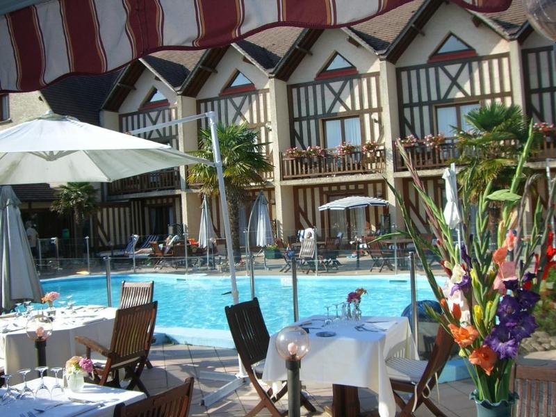 Logis Hotel Le Clos Deauville Saint-Gatien - Havuz