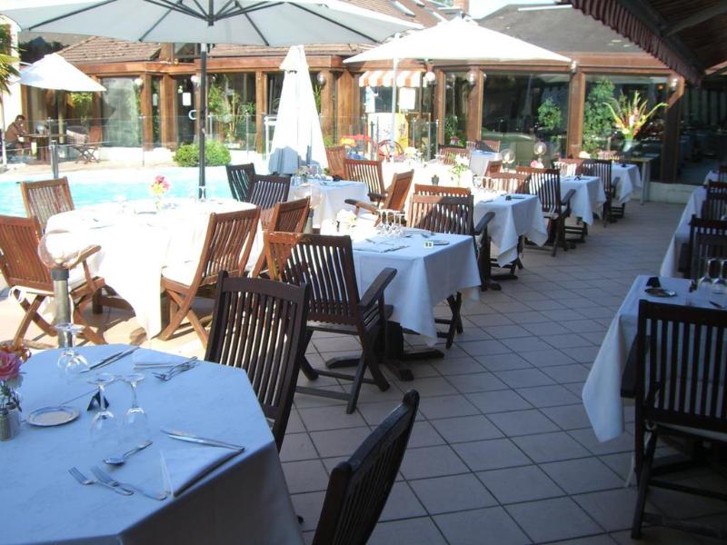 Logis Hotel Le Clos Deauville Saint-Gatien - Teras