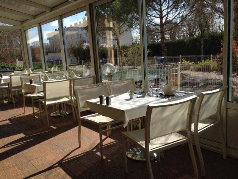 Logis Hotel les Charmilles - Restoran