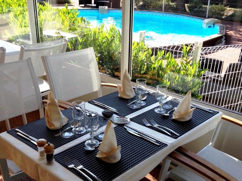Logis Hotel les Charmilles - Restoran