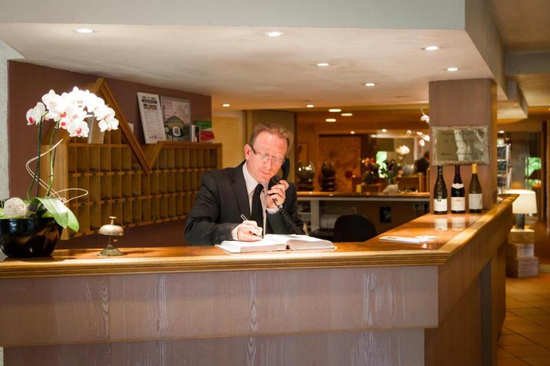 Le relais fleuri, Hotel & Restaurant Logis–Avallon - Lobi