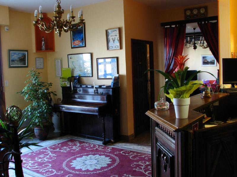 Logis Hotel De La Corniche - Lobi