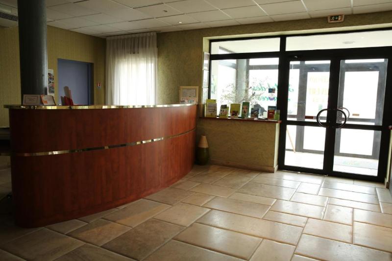 Logis Hotel Des Sources - Lobi
