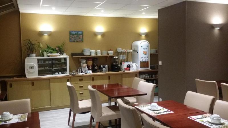 Logis Hotel Au Tambour - Restoran