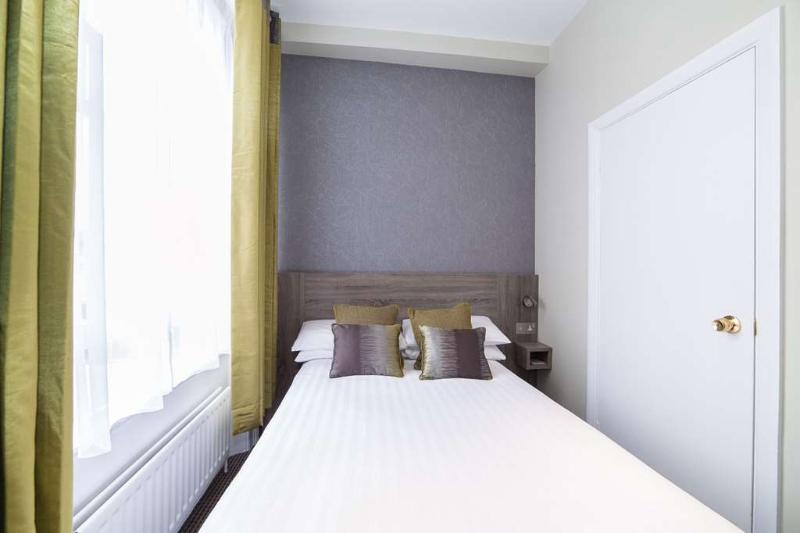 Phoenix Hotel - Oda