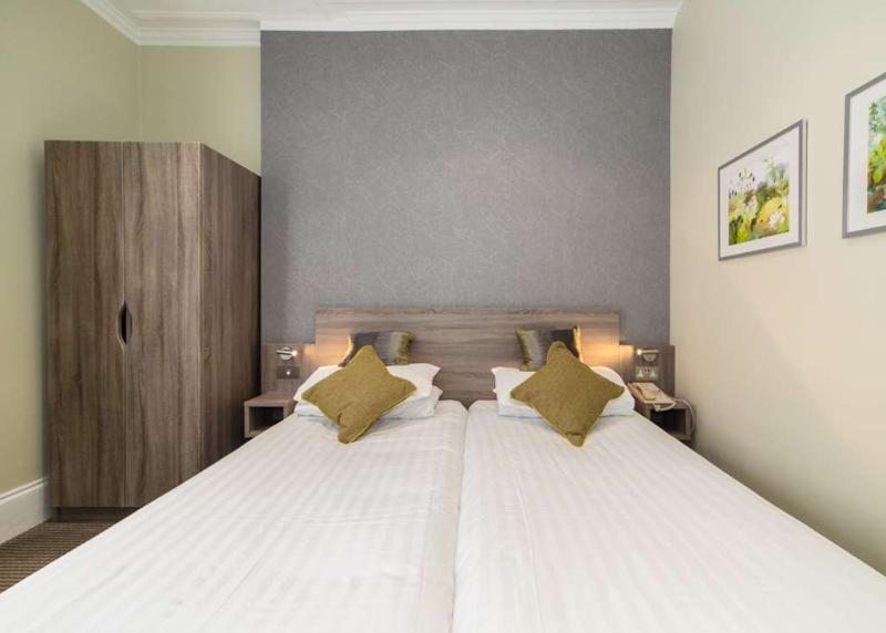Phoenix Hotel - Oda