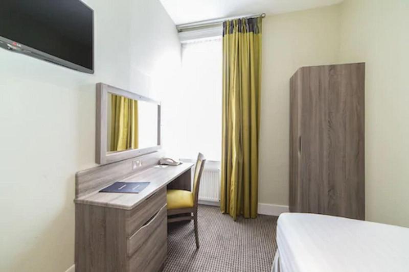 Phoenix Hotel - Oda