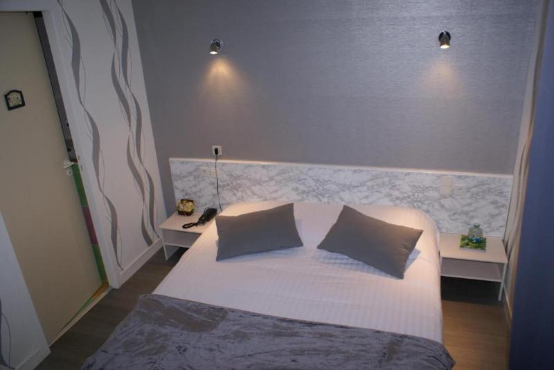 Logis Hotel le Vedaquais - Lobi