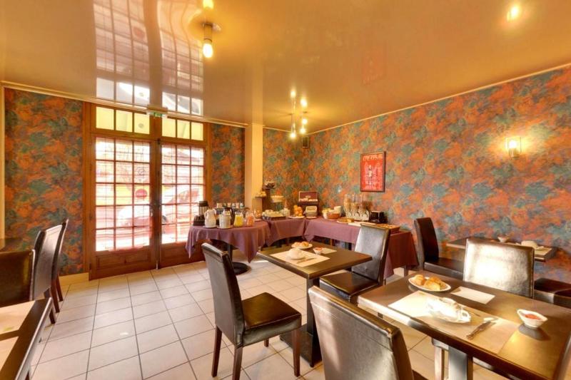 Logis Auberge des Vieux Chênes - Restoran