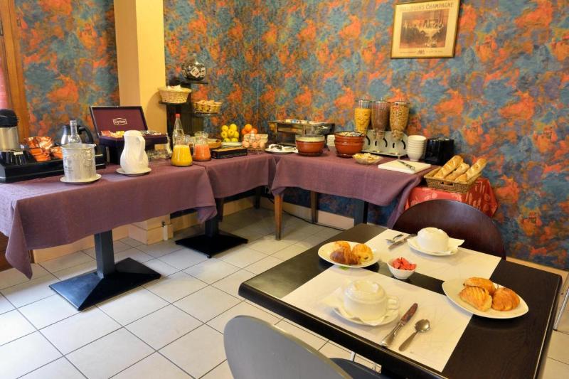 Logis Auberge des Vieux Chênes - Restoran
