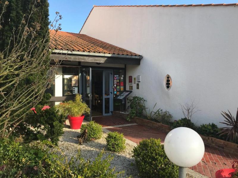 Logis Hotel La Belle Poule - Lobi