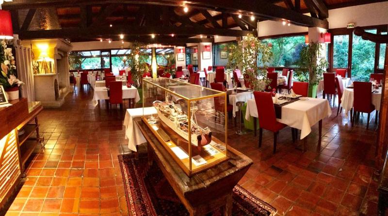Logis Hotel La Belle Poule - Restoran