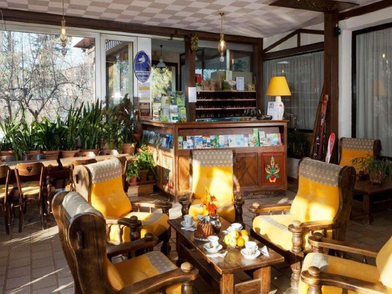 Hotel Restaurant Le Pavillon Carina - Restoran