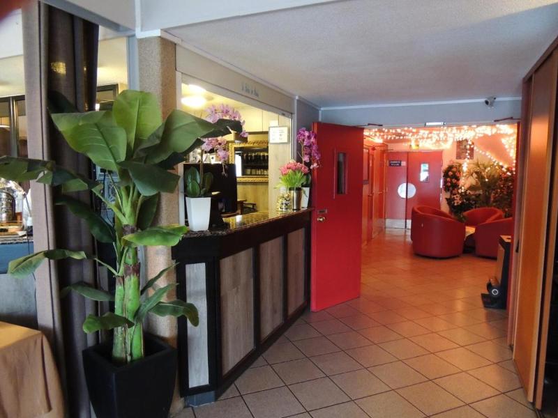 Hotel Le Relais Du Parisis - Lobi