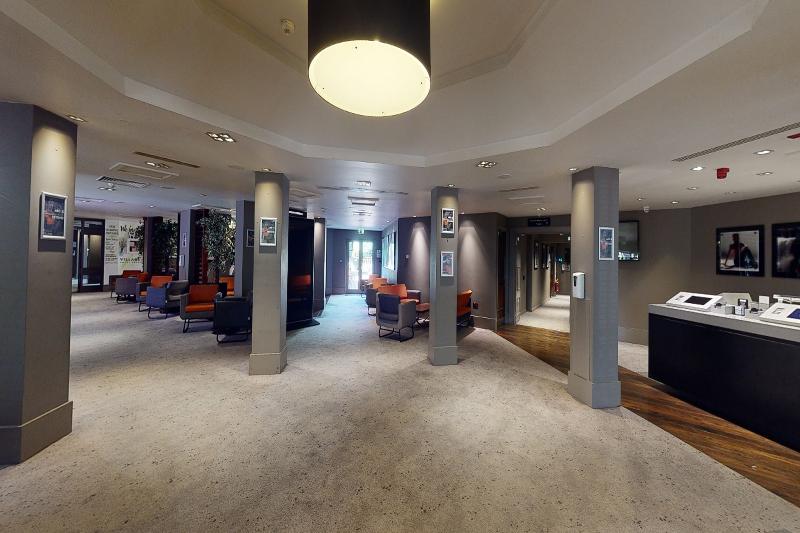 Village Hotel Swindon - Lobi