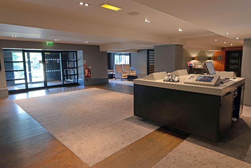 Village Hotel Manchester Cheadle - Lobi