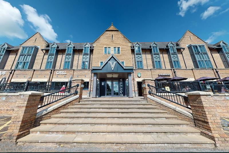 Village Hotel Leeds North - Genel
