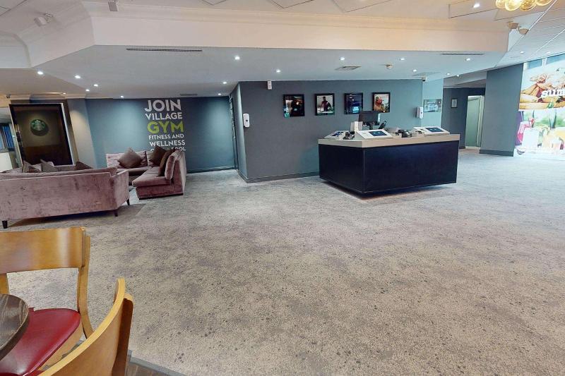 Village Hotel Cardiff - Lobi