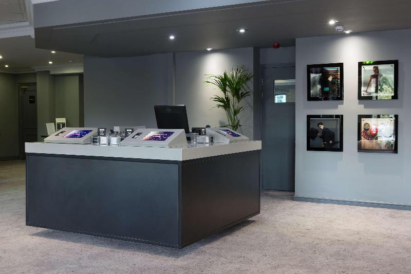 Village Hotel Warrington - Lobi