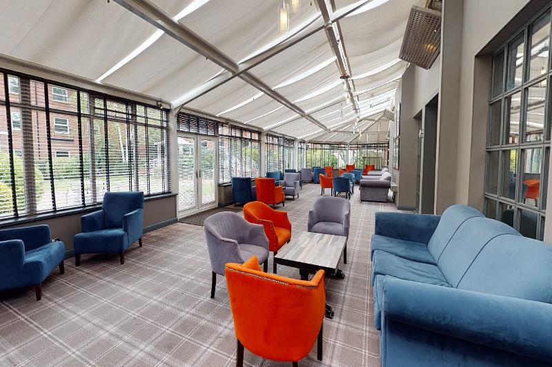 Village Hotel Chester St Davids - Bar