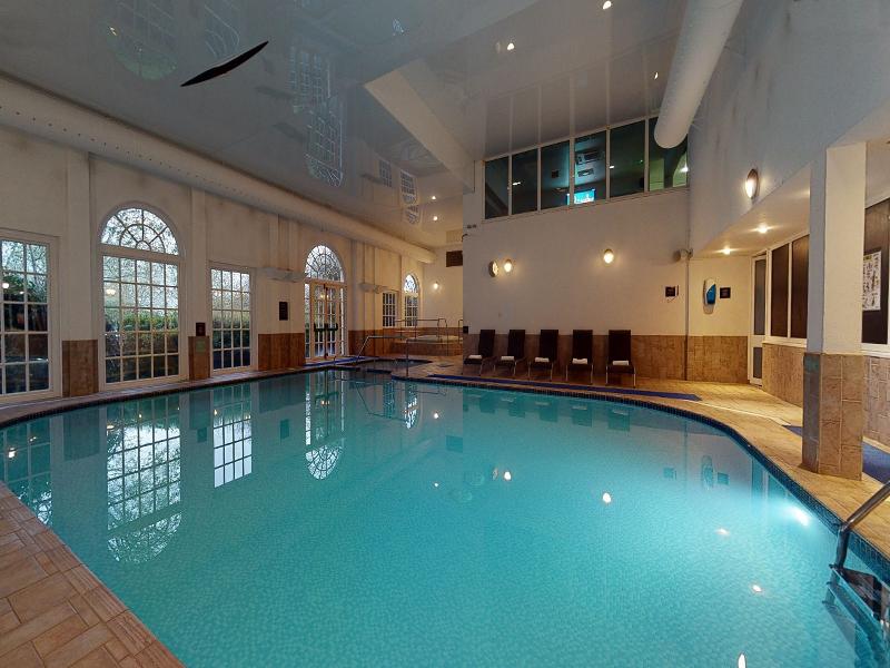 Village Hotel Chester St Davids - Genel