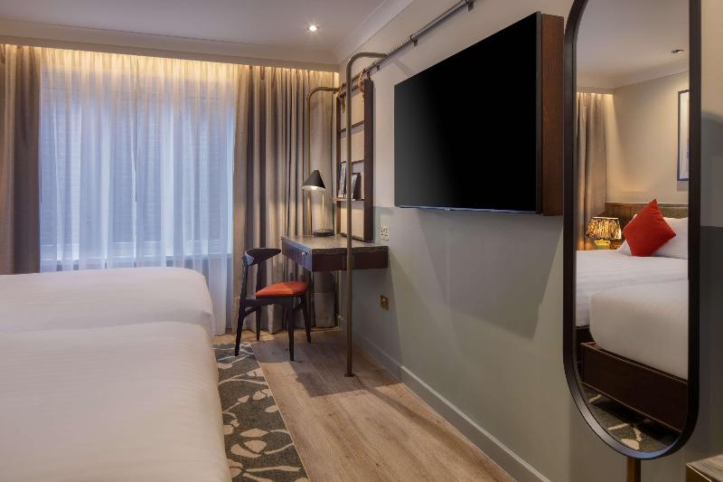 The Samuel Ryder Hotel St Albans, Tapestry Collect - Oda