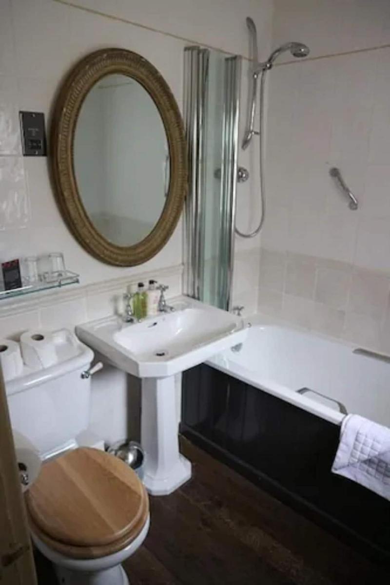Broadway Hotel - Oda