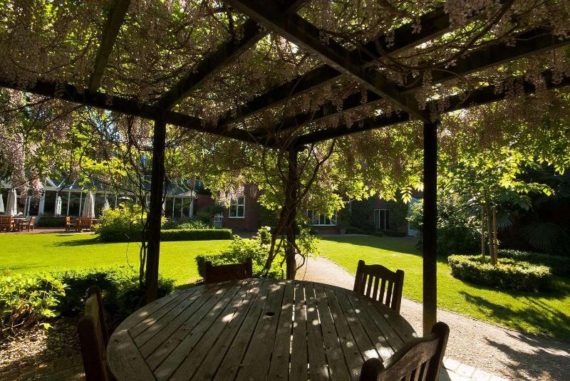 The Bull (Sarova Hotels) - Genel