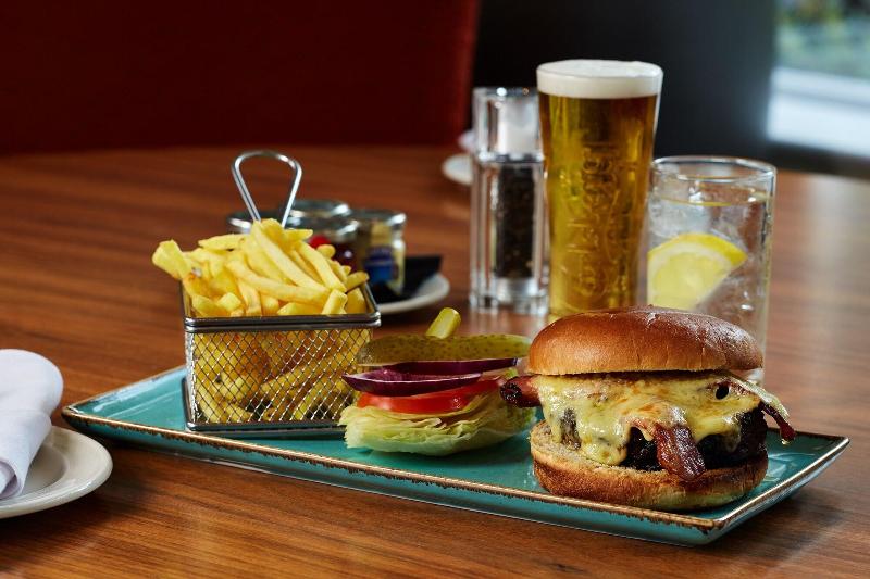 The Bull (Sarova Hotels) - Restoran